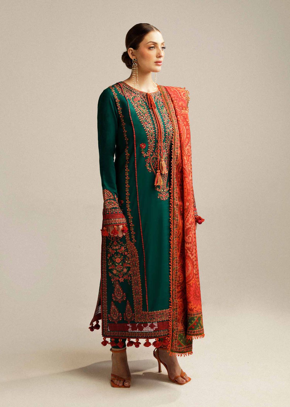 3 Pcs women’s unstitched Dhanak embroidered suit